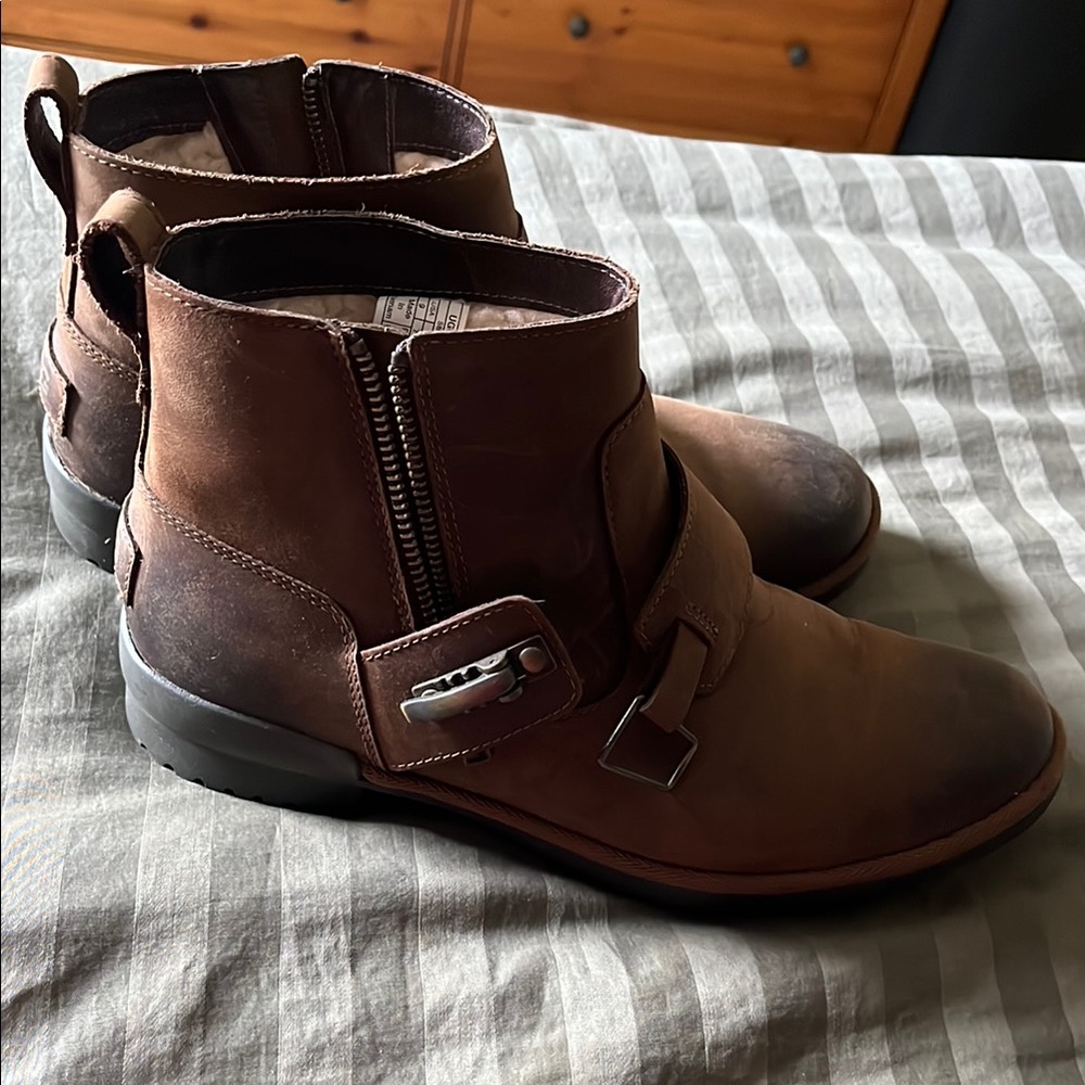 Ugg Cheyne women’s boots